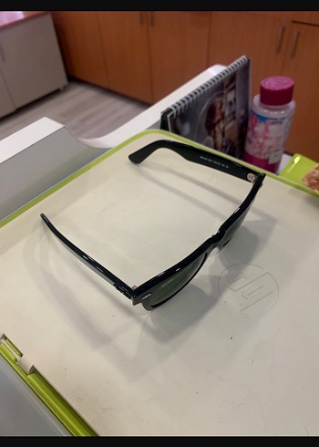 Ray Ban Klasik Parlak Yeşil Kadın Güneş Gözlüğü