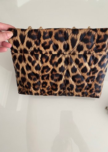 Diğer Zincir Detaylı Leopar Desenli Deri Kadın Çanta