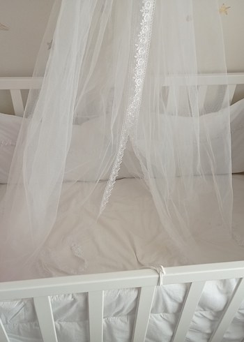 Beyaz Tül Bebek Beşiği Örtüsü