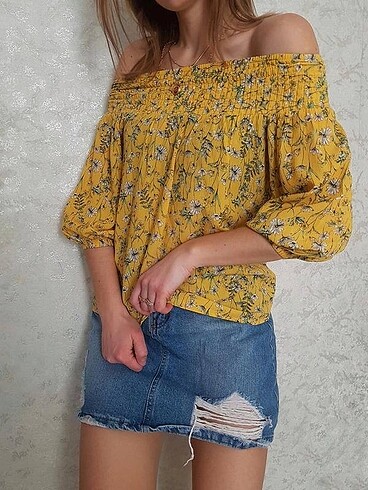 Düşük Omuz Çiçekli Bluz