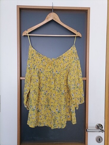 F&F Düşük Omuz Çiçekli Bluz