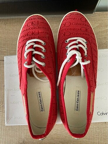 37 Beden kırmızı Renk Calvin Klein ayakkkabı