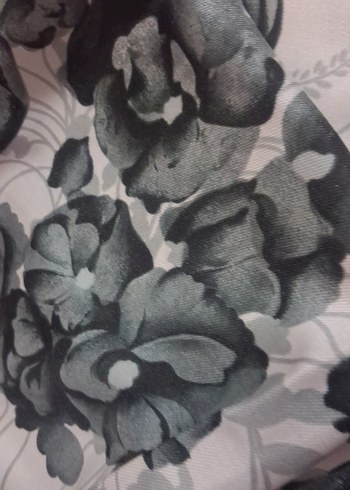 Gri Çiçek Desenli Kadın eşarp - Görsel 2