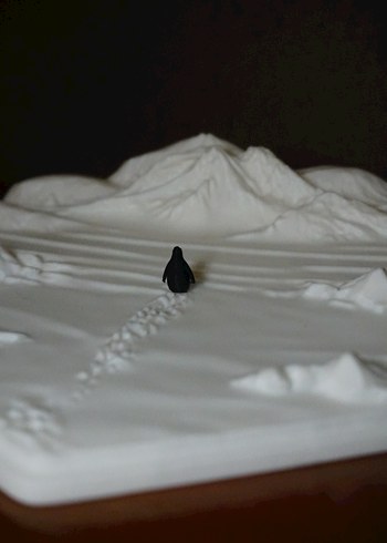 Beyaz Dağ Temalı nihilist penguen - Görsel 3