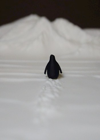 Beyaz Dağ Temalı nihilist penguen - Görsel 2