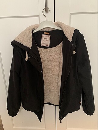 Pull and Bear Pull and bear içi yünlü yumuşak kumaştan mont