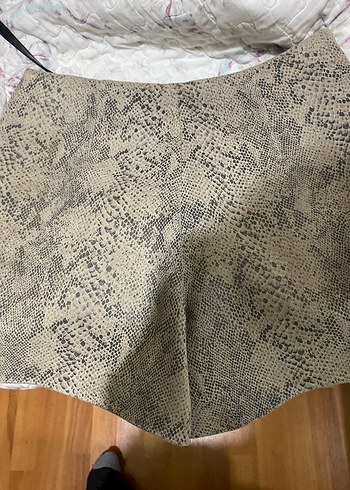 Düğmeli Yılan Desenli Mini Etek - Görsel 2