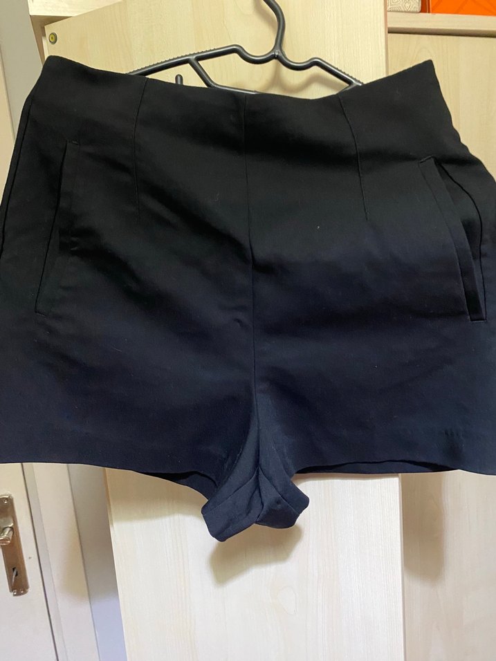 Siyah Mini Düğmeli Hamile Şortu - Görsel 2