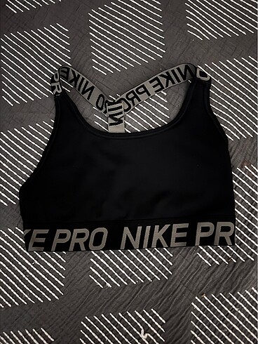 nike pro spor sütyeni