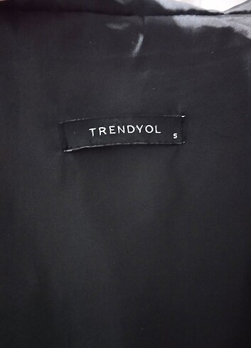 Trendyolmilla Kadın Siyah Mont 