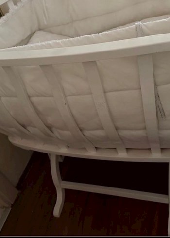 Beyaz ve Gri Bebek Beşiği - Görsel 2