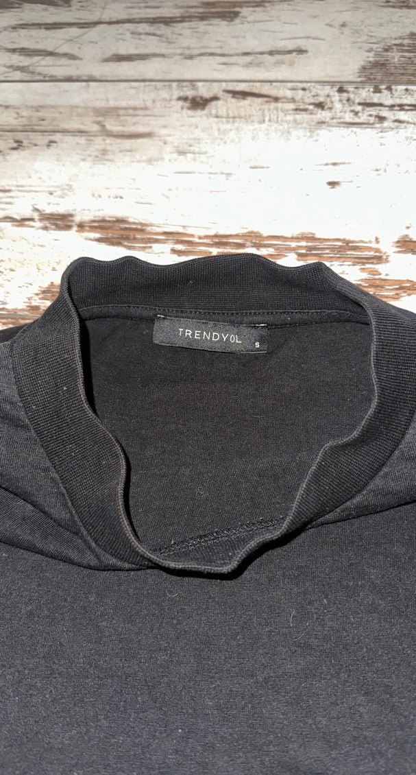 Siyah Sıfır Yaka Kısa Kollu Tişört - Görsel 3