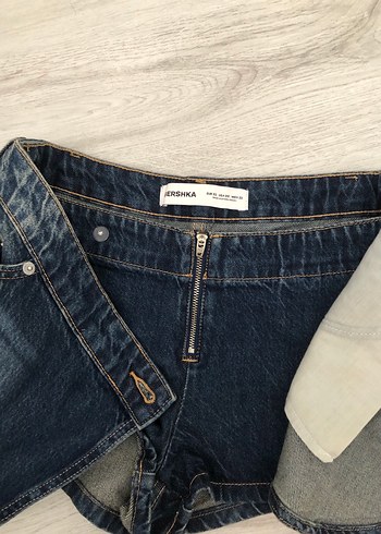 Bershka Düğmeli Koyu Mavi Mini Denim Şort