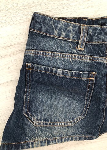 32 Beden Düğmeli Koyu Mavi Mini Denim Şort