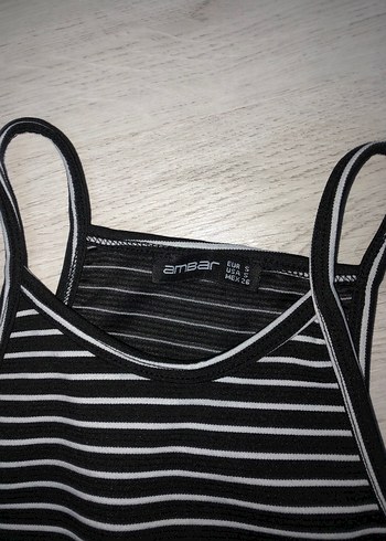 Siyah Beyaz Çizgili Yüksek Yakalı Crop Top - Görsel 2