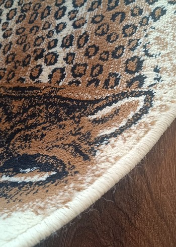 Kahverengi Leopar Desenli Halı - Görsel 2