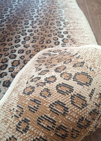 Kahverengi Leopar Desenli Halı - Görsel 3