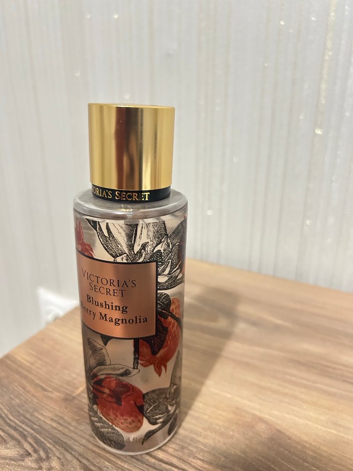 Victoria's Secret Blushing Berry Magnolia Kadın Parfümü - Görsel 2
