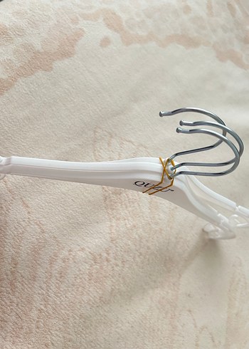 Beyaz Plastik Askı Metal Kancalı - Görsel 2