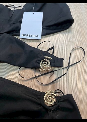 xs Beden altın Renk Bershka asimetrik kesim elbise