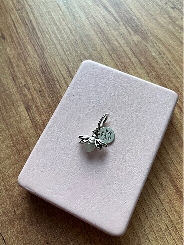 Beden Pandora ateşböceği charm