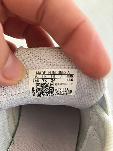 24 Beden beyaz Renk Adidas 24