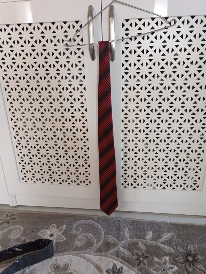 Koyu Kırmızı Çizgili Erkek Kravat - Görsel 2