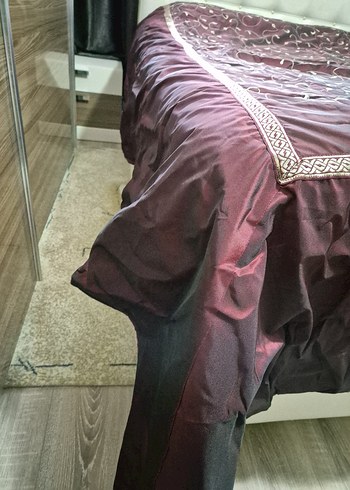 Bordo Nakışlı Yatak Örtüsü - Görsel 2