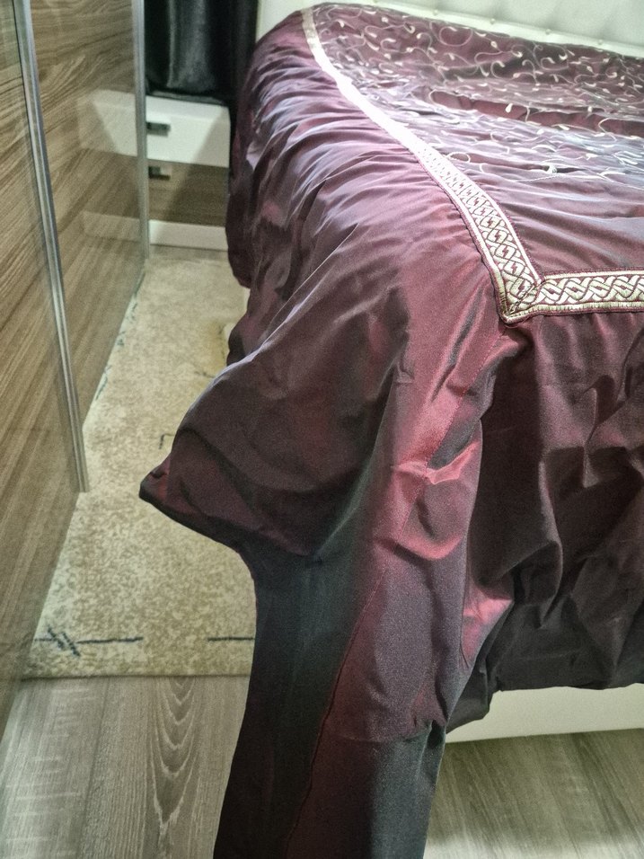 Bordo Nakışlı Yatak Örtüsü - Görsel 2