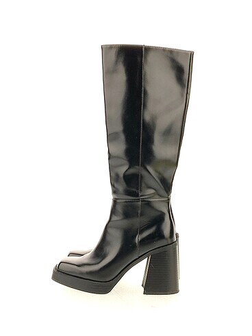 Stradivarius Çizme %70 İndirimli.
