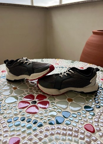 25 Beden gri Renk ZARA MICKEY ERKEK SPOR AYAKKABISI
