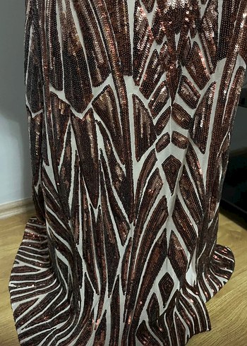 Pullu Desenli Uzun Drapeli Abiye Elbise - Görsel 3