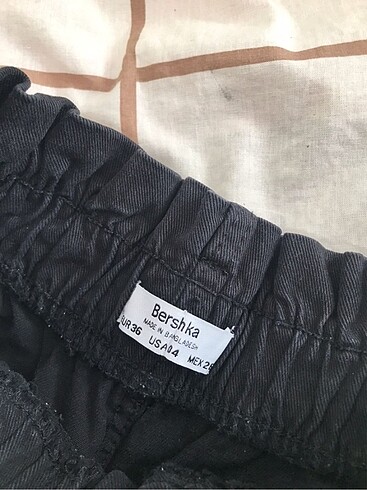 s Beden BERSHKA SİYAH ŞORT