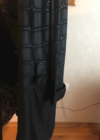 Yılan Desenli Siyah Deri Uzun Ceket - Görsel 6