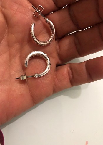 Mini Parlak Bej Yılan Desenli Küpe - Görsel 6