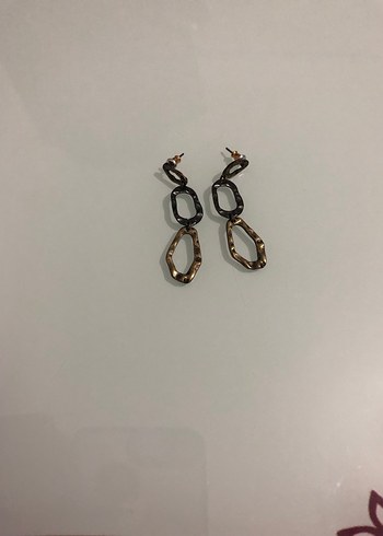 Zincir Detaylı Uzun Altın Renkli Kadın Küpeler - Görsel 4