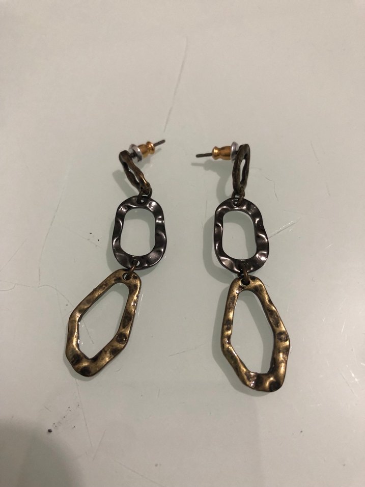 Zincir Detaylı Uzun Altın Renkli Kadın Küpeler - Görsel 3