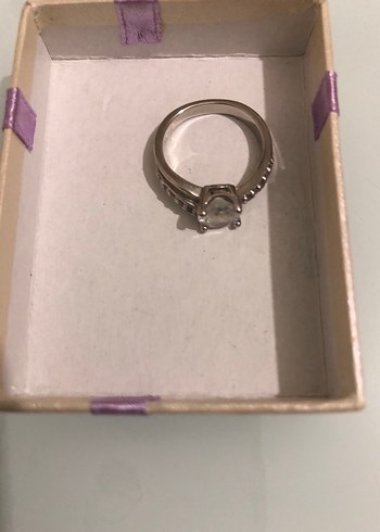 Minimalist Tasarımlı Beyaz Düğün Yüzüğü - Görsel 3