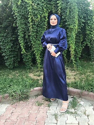 Kemerli saten elbise