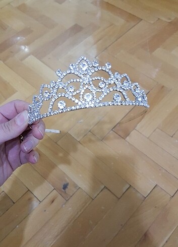 Gelin duvağı ve tacı