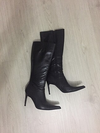 Siyah deri çizme