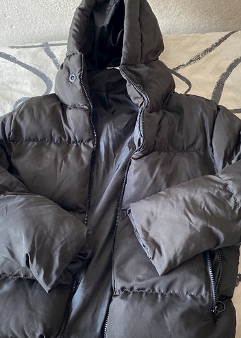 Bershka Siyah Kapüşonlu Fermuarlı Kadın Kışlık Mont