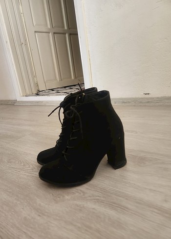 Zara Siyah Süet Topuklu Kadın Bot