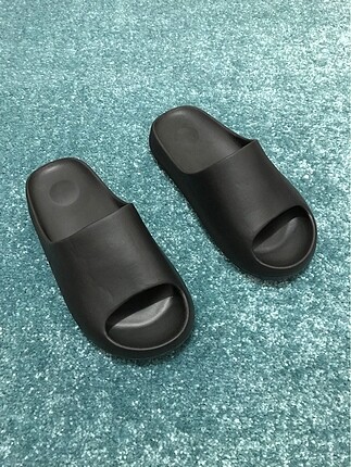 ADİDAS YEEZY SLİDE MODELİ