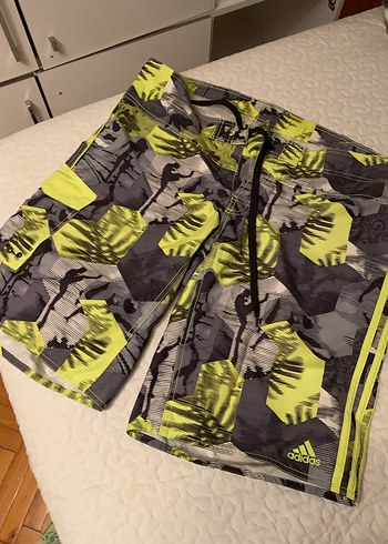 Adidas Desenli Gri-Sarı Erkek Mayo Şortu