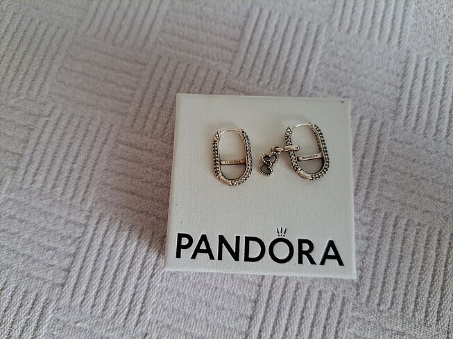 Pandora Küpe + 1 Charm