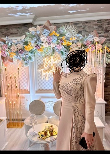 40 Beden Bej Nakışlı Uzun Kollu Uzun Elbise