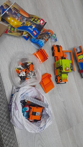  Beden Renk LEGO CİTY 60294 MODEL PARÇASI EKSİK