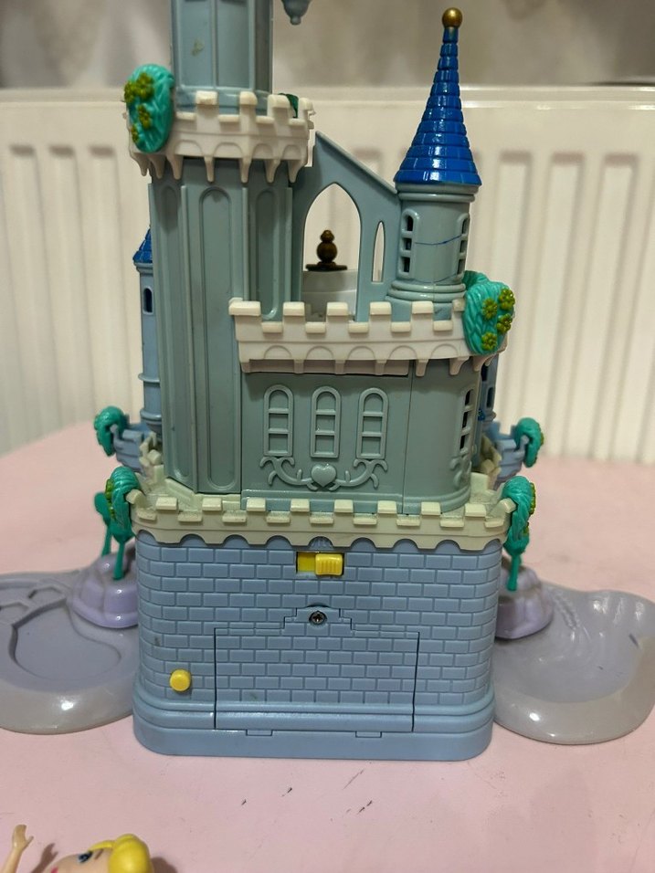 Renkli Prenses Figürleri ve Kale Oyuncak Seti - Görsel 4