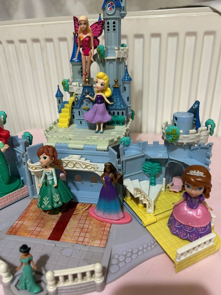 Renkli Prenses Figürleri ve Kale Oyuncak Seti - Görsel 5